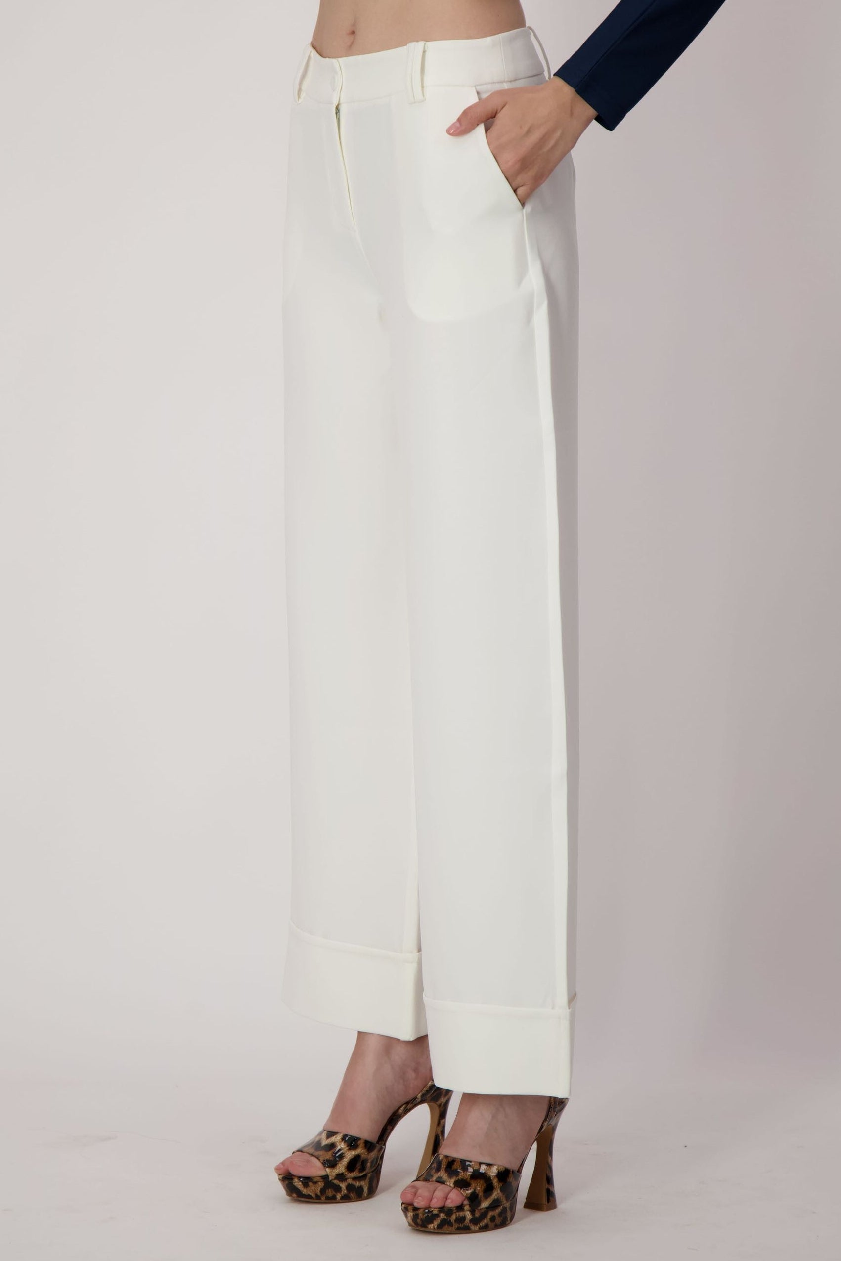 Wide Cuff Basic Essential Pant