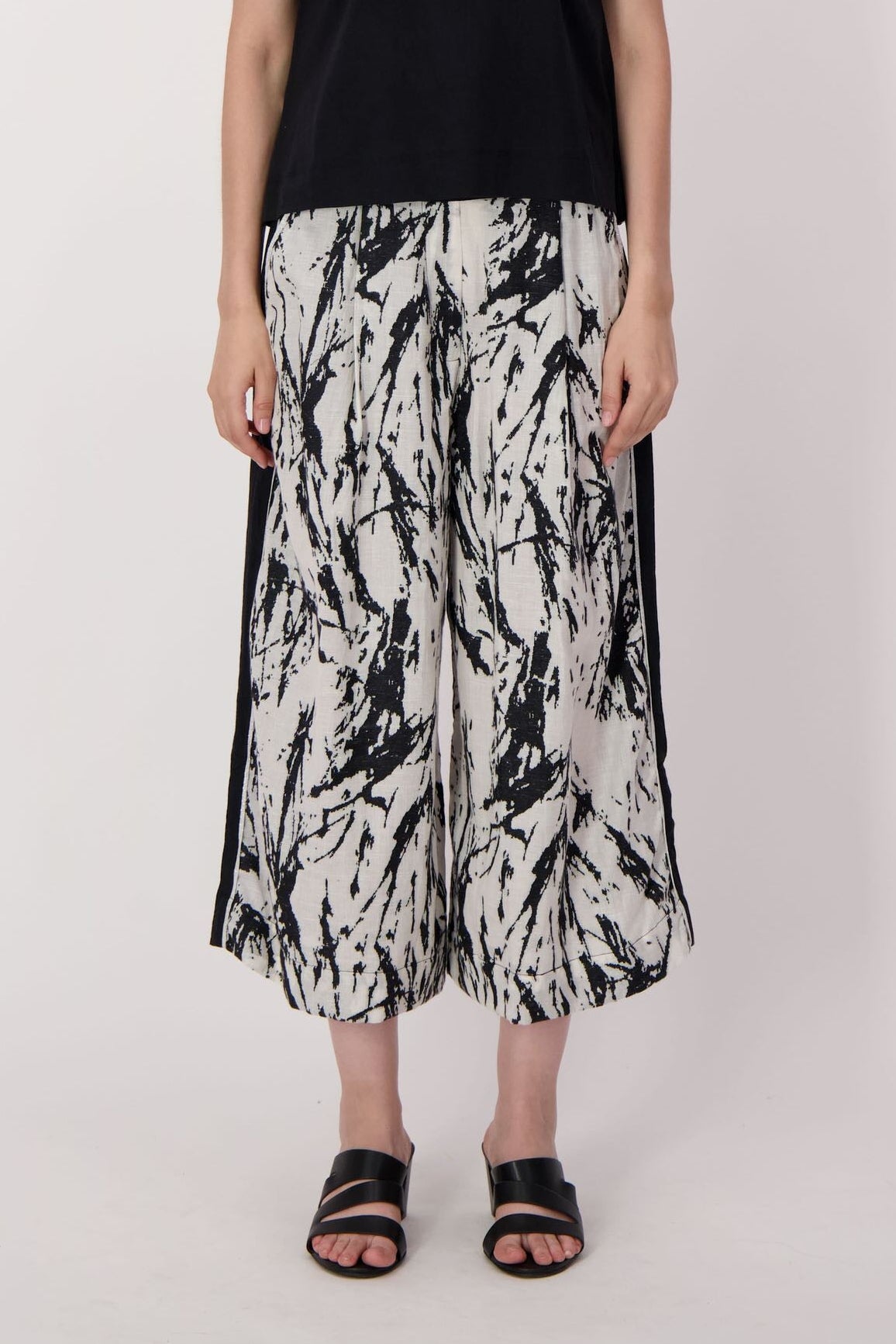 Jacquard Cotton-Linen Pant With Solid Back Panel