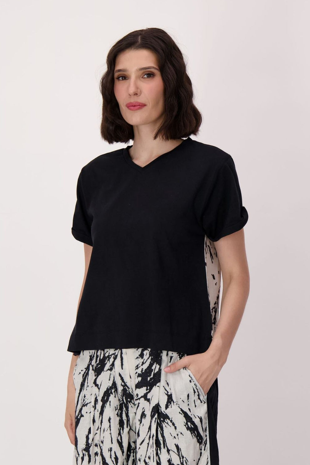 Jacquard Back V-Neck Cotton-Linen Top