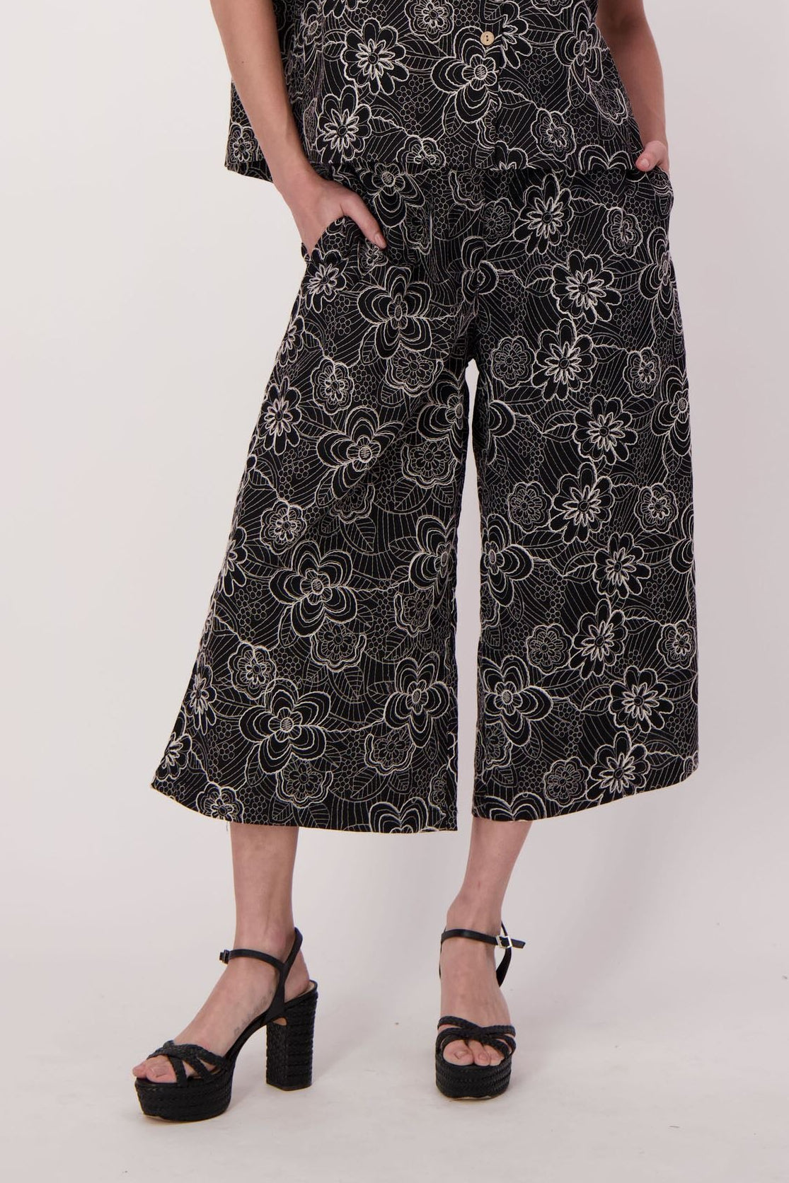 Noir Botanical Embroidered Pant