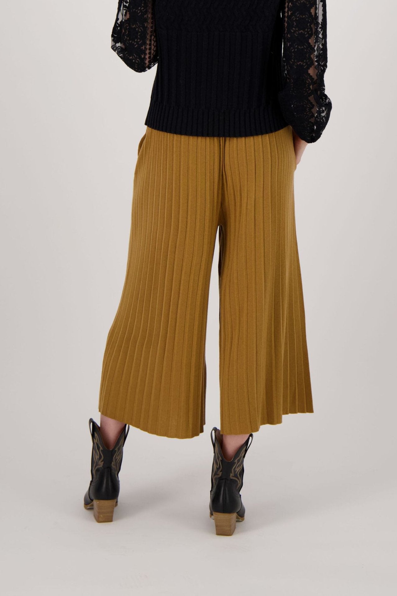 Ribbed Knit Culotte Pant