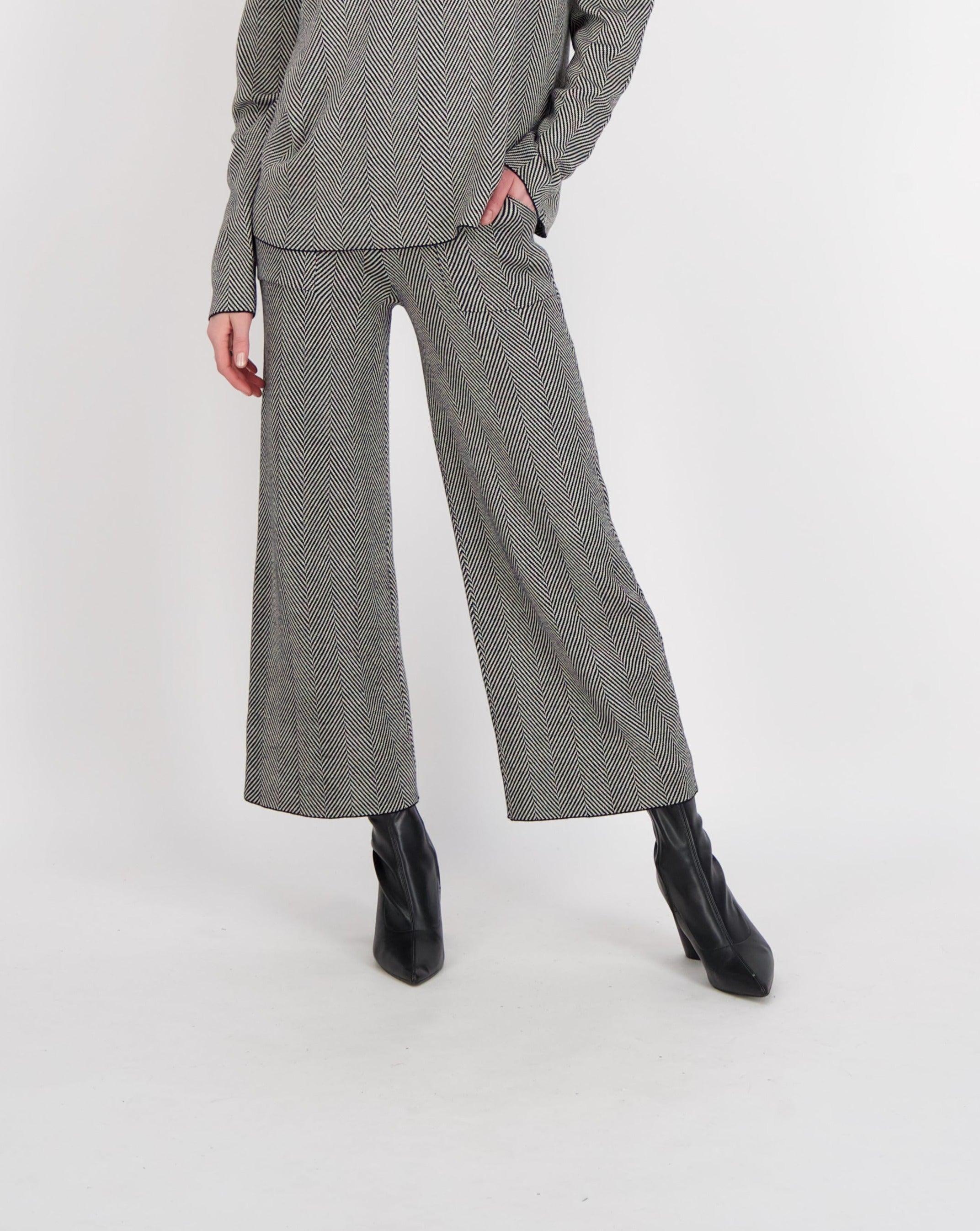 Wide Leg Herringbone Knit Pant