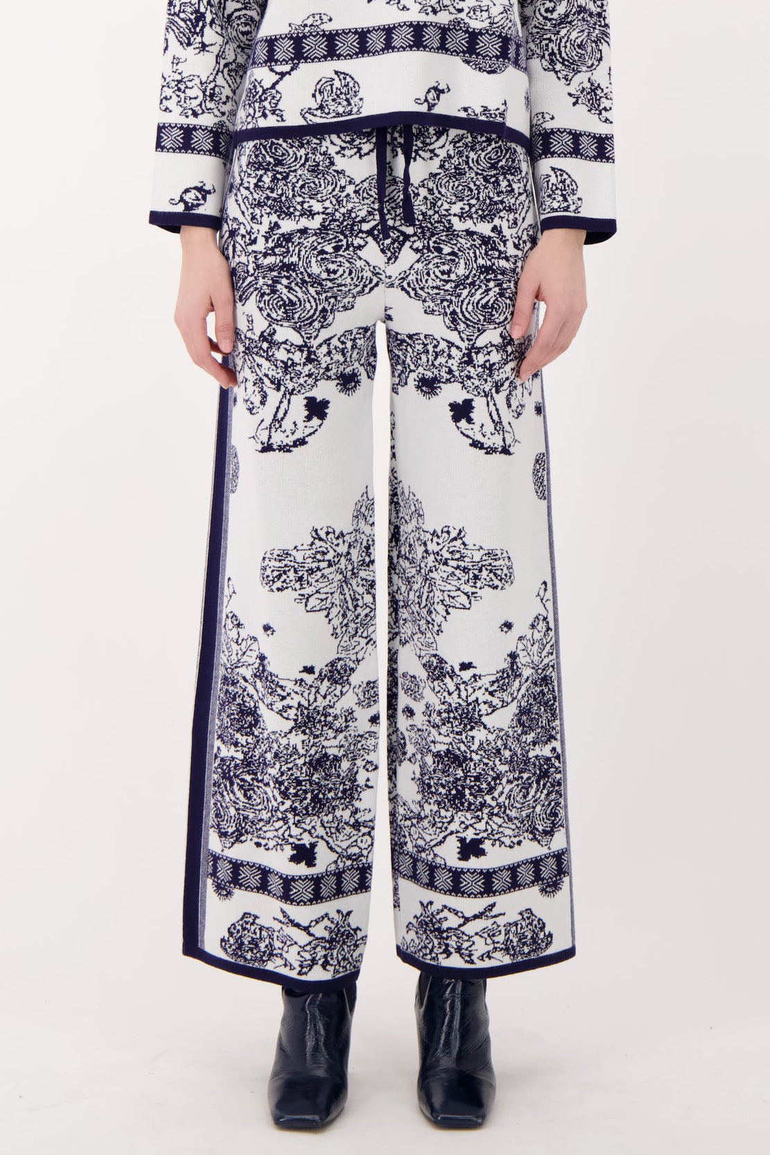 Jacquard Straight Leg Knit Pant