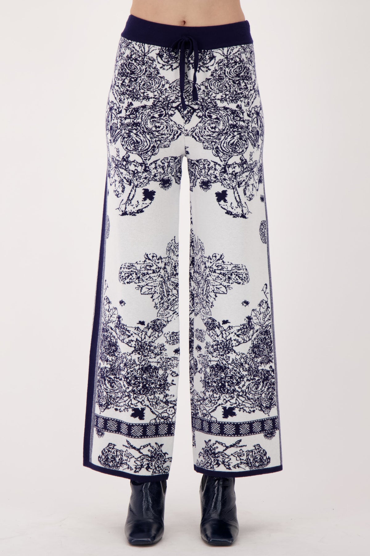 Jacquard Straight Leg Knit Pant