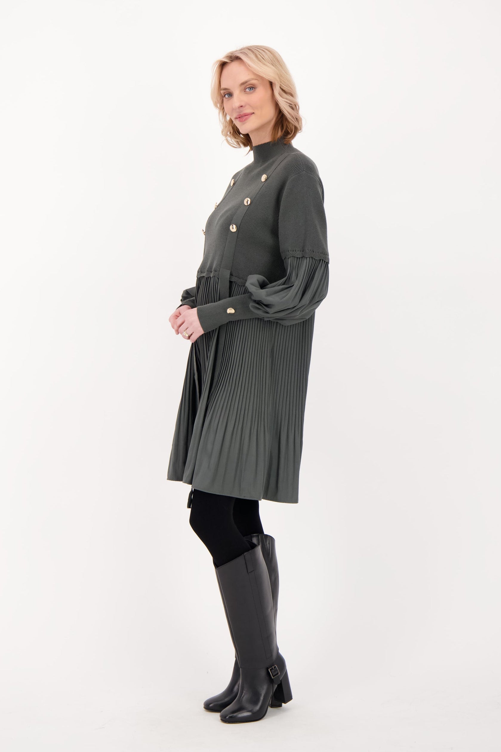 Button Detailed Sweater/Pleated Dress