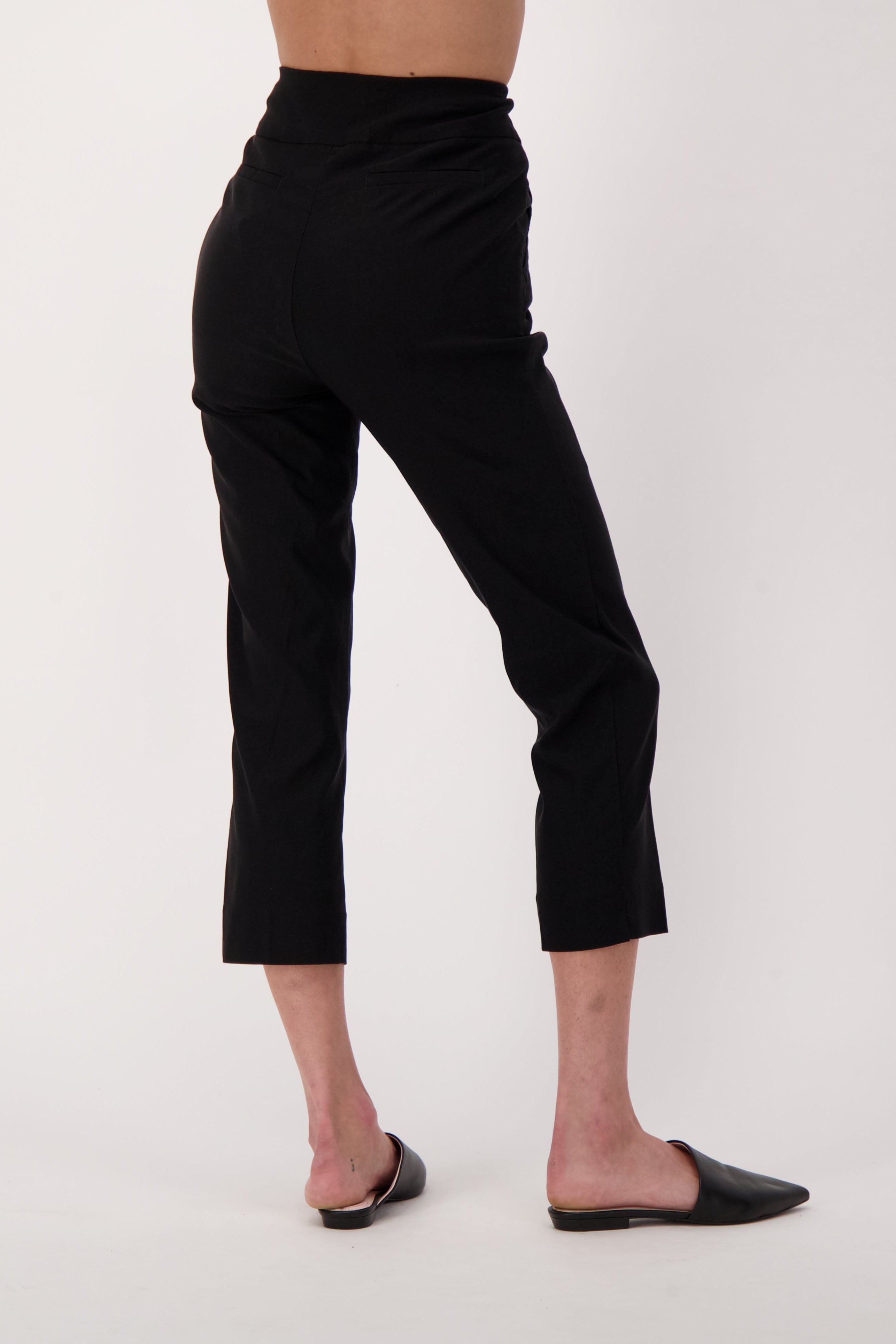 The Essential Capri Pull On Pant With Pocket