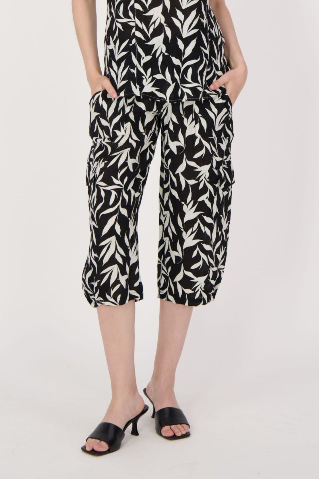 Linen Leaf Print Capri Pant