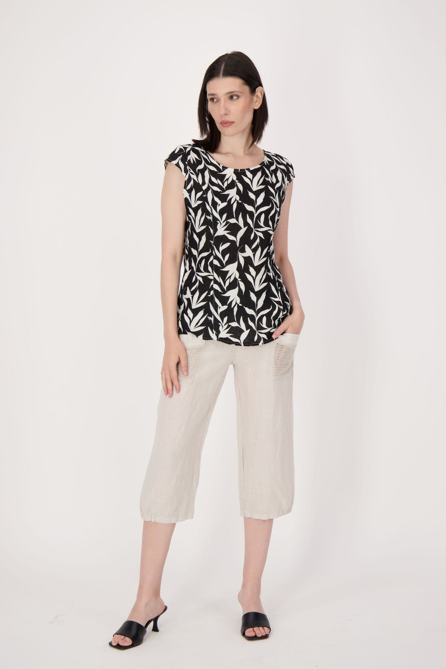 Linen Capri Pant With Mesh Pockets