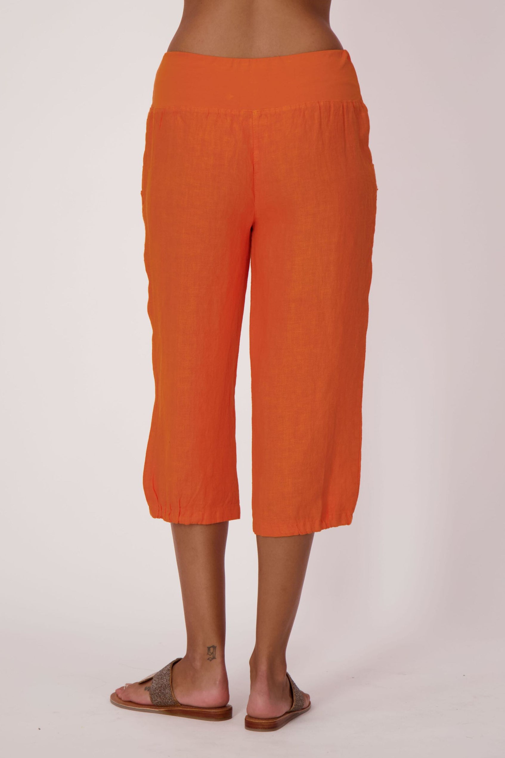 Solid Linen Capri With Mesh Pockets