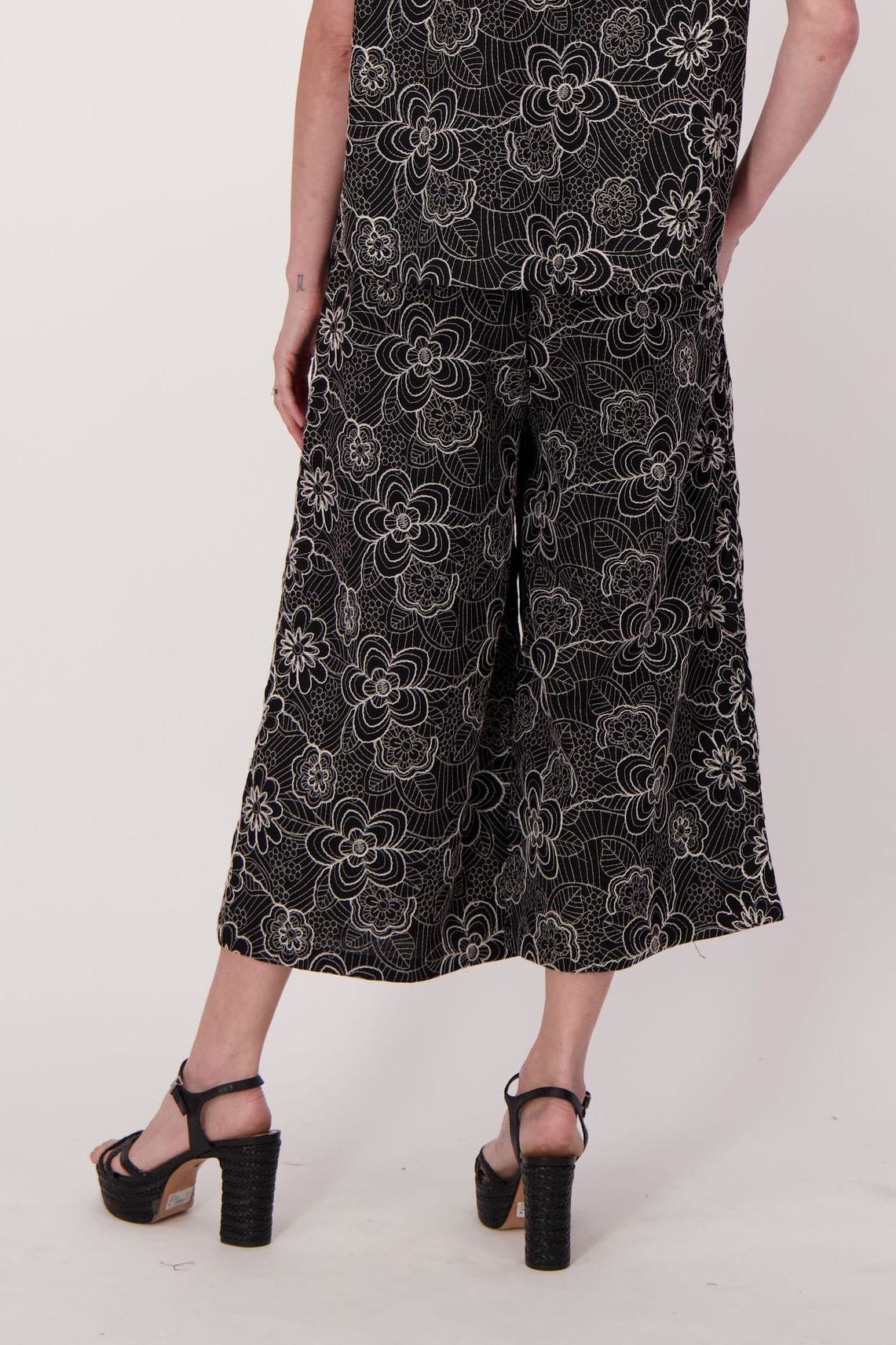 Noir Botanical Embroidered Pant