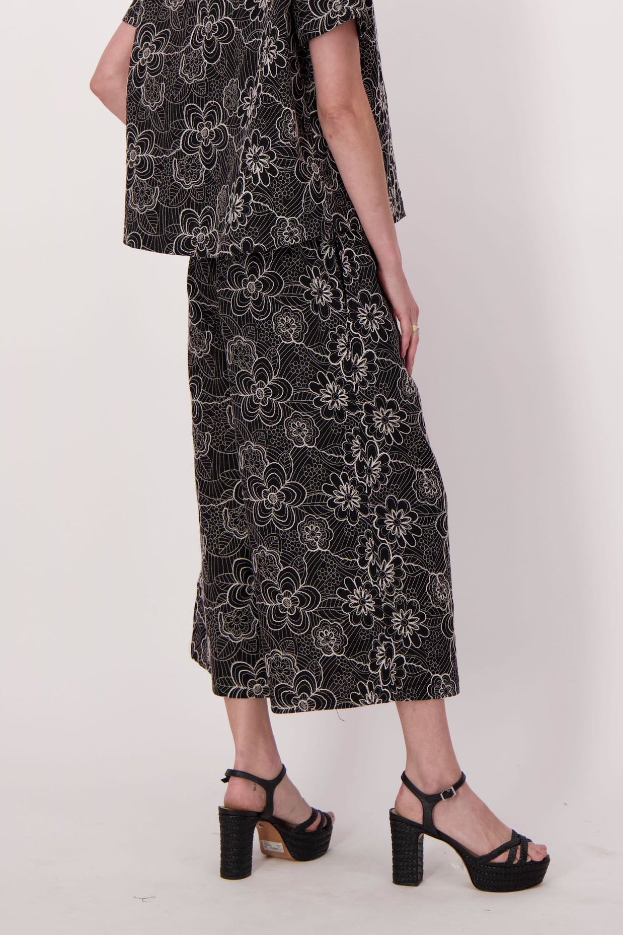 Noir Botanical Embroidered Pant