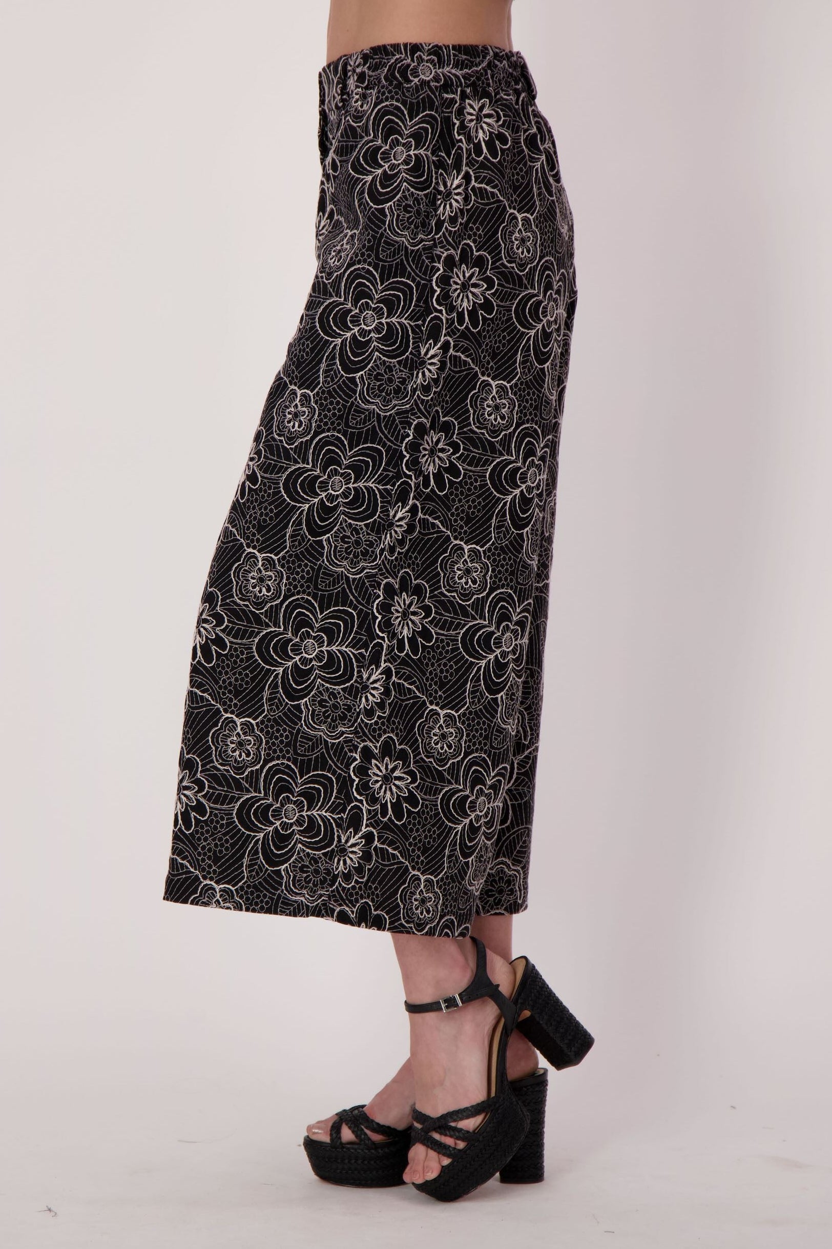 Noir Botanical Embroidered Pant
