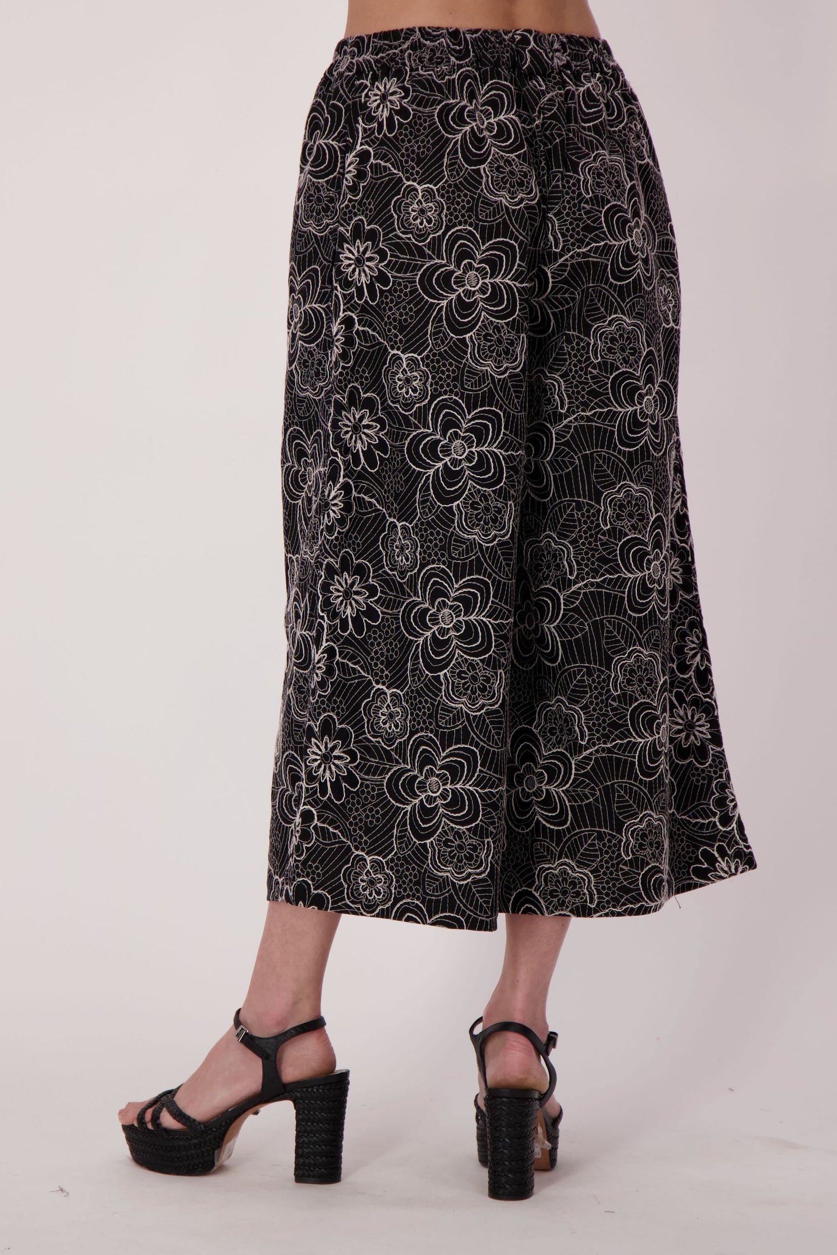 Noir Botanical Embroidered Pant
