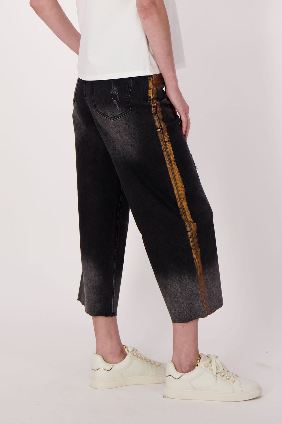 Floral Applique Wide Leg Crop Jean