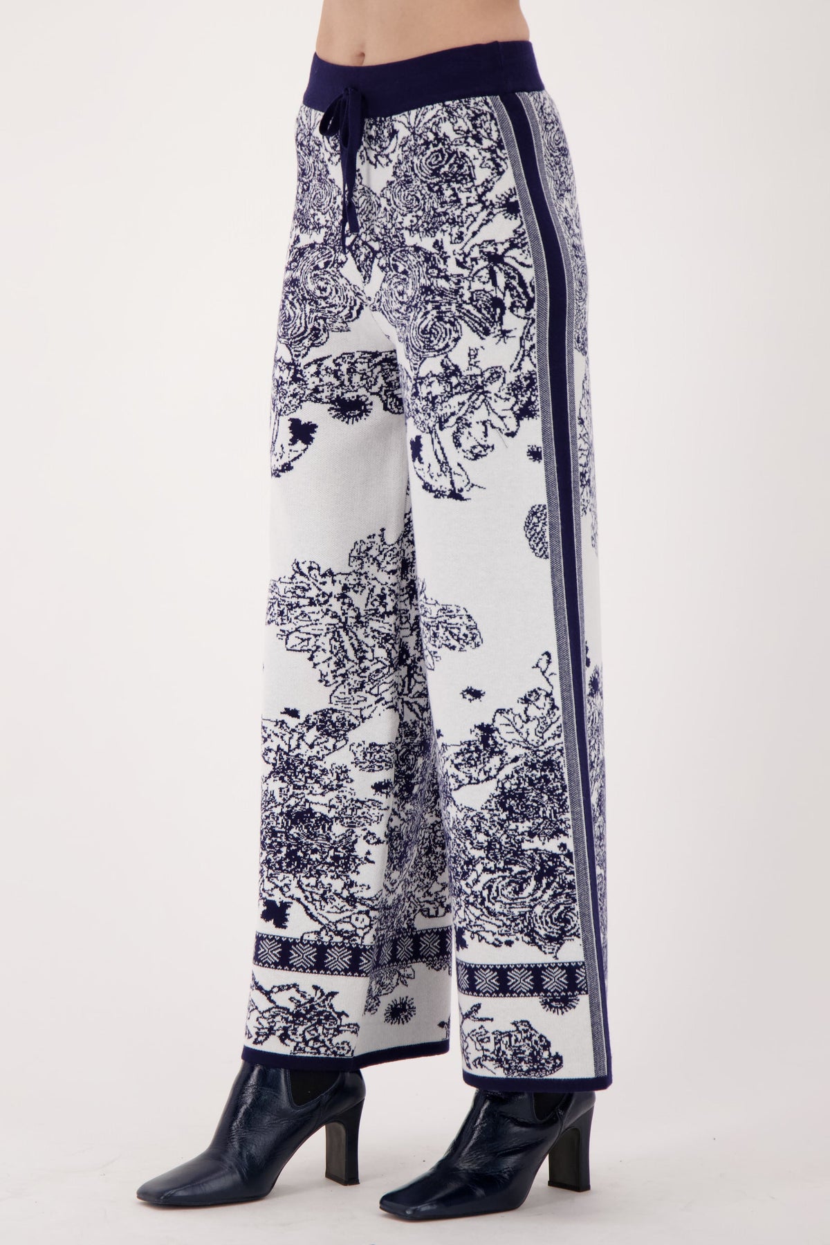 Jacquard Straight Leg Knit Pant