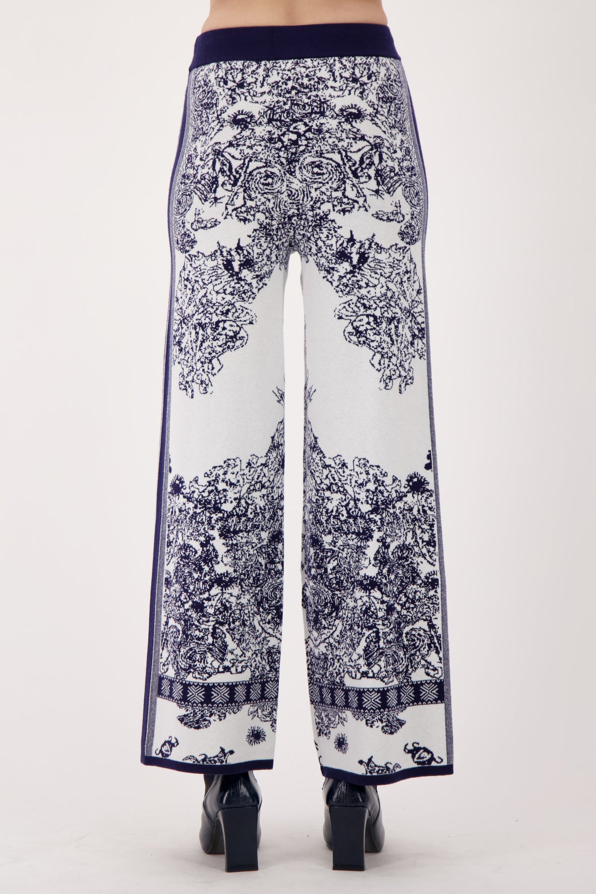 Jacquard Straight Leg Knit Pant