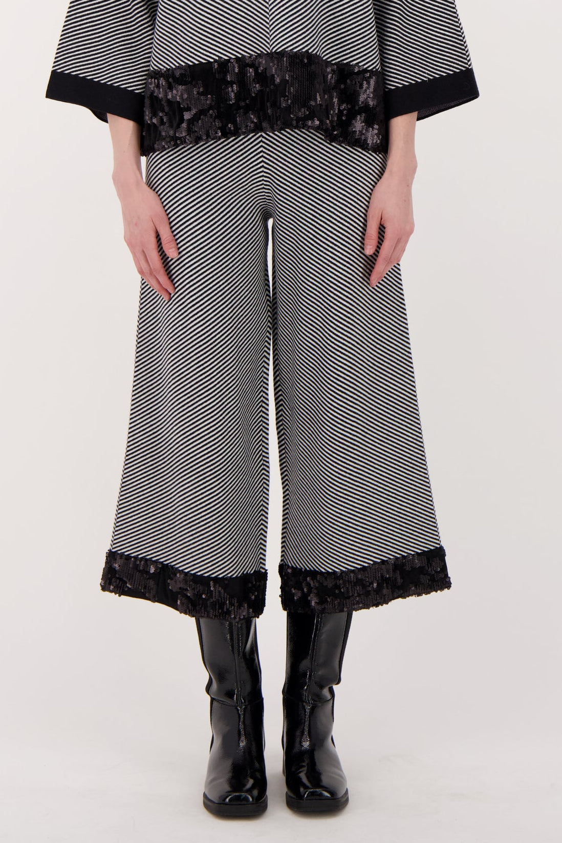 Velvet Sequin Trim Pant